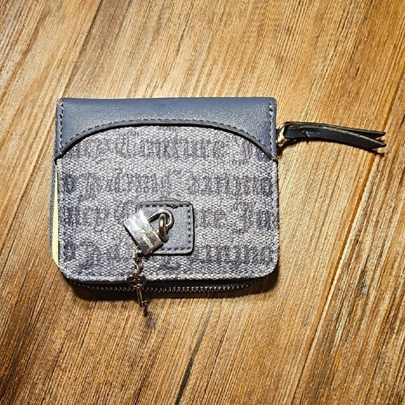Juicy Couture Gray and Black Lock & Key Logo Wallet - Picture 1 of 5